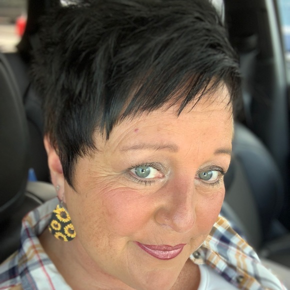 Meet your Posher, Dee - Picture 1 of 1